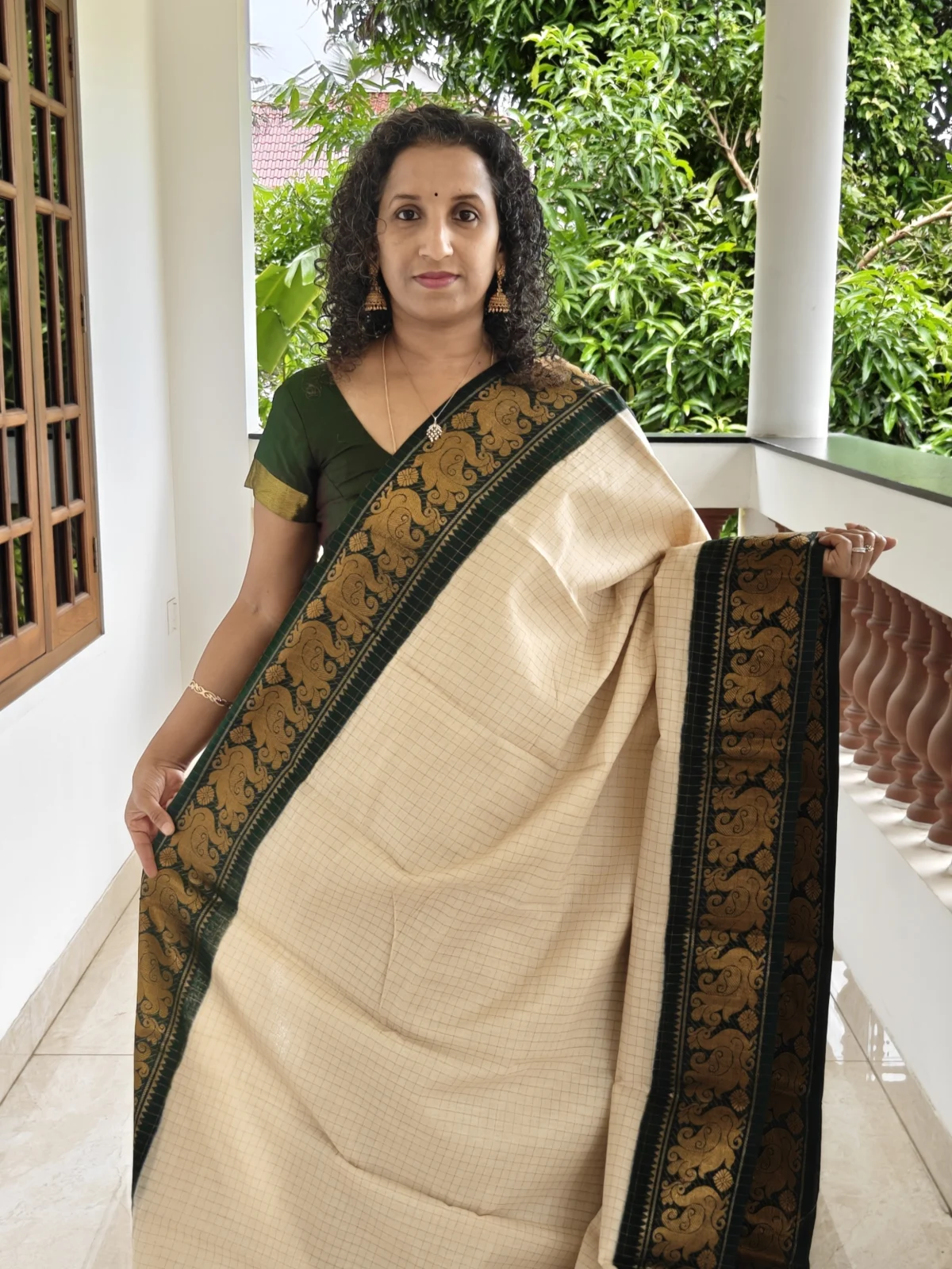 Dark Cream and Bottle Green Sungudi Cotton Saree with Zari Kattam and Peacock Border 